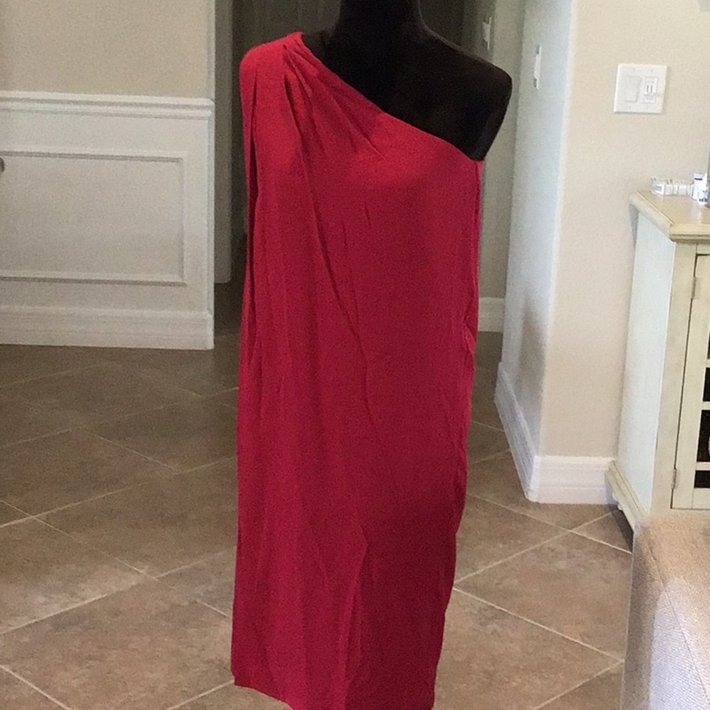 Diane Von Furstenberg New Lilly’s Short dress, color is crimson, size 6,…